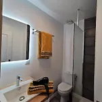 Du Centre, Refaits à Neuf, Climatisés, Hyper Centre, 50m à Pieds Des Commerces, Restaurants, Parking Gratuit Appartement