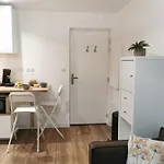 Appartement Du Centre, Refaits à Neuf, Climatisés, Hyper Centre, 50m à Pieds Des Commerces, Restaurants, Parking Gratuit *