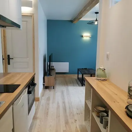شقة Du Centre, 3 Avec Climatisation, 4 Avec Climatiseur Mobile, Refaits A Neuf, 50m A Pieds Des Commerces, Restaurants, Parking Gratuit