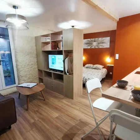 Du Centre, Refaits à Neuf, Climatisés, Hyper Centre, 50m à Pieds Des Commerces, Restaurants, Parking Gratuit * Salies-de-Béarn