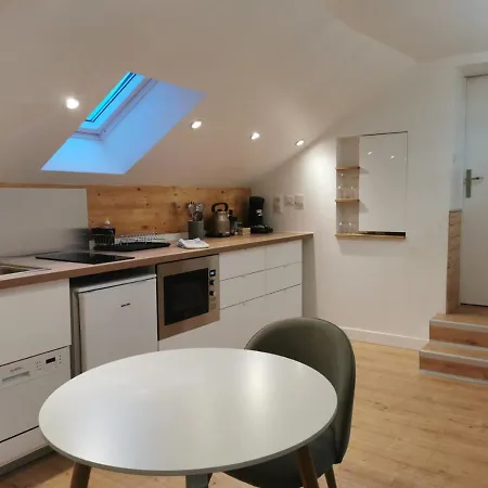 Les appartements du centre, refaits à neuf, climatisés, hyper centre, 50m à pieds des commerces, restaurants, parking gratuit Salies-de-Béarn