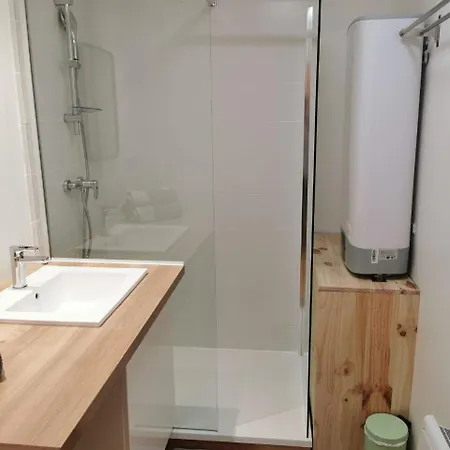 Apartman Du Centre, Refaits A Neuf, Climatiseur Mobile, Hyper Centre, 50m A Pieds Des Commerces, Restaurants, Parking Gratuit Salies-de-Béarn