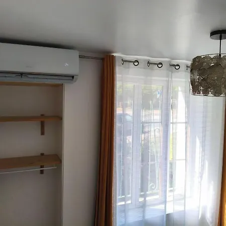 Du Centre, 3 Avec Climatisation, 4 Avec Climatiseur Mobile, Refaits A Neuf, 50m A Pieds Des Commerces, Restaurants, Parking Gratuit شقة
