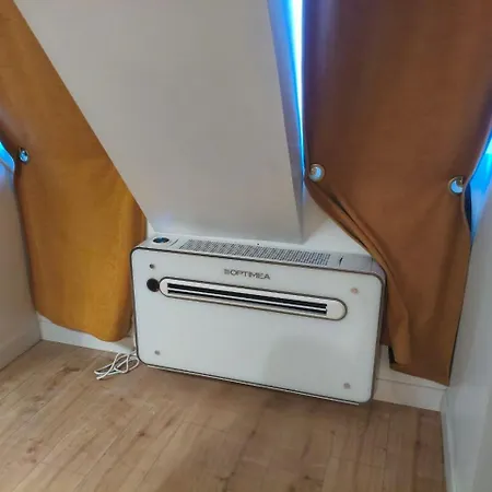 شقة Du Centre, 3 Avec Climatisation, 4 Avec Climatiseur Mobile, Refaits A Neuf, 50m A Pieds Des Commerces, Restaurants, Parking Gratuit *